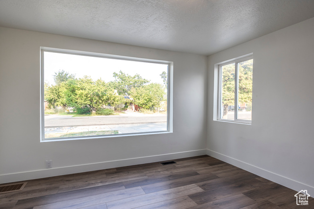Photo 12 for MLS #2110360 at 1220 S Redwood Dr