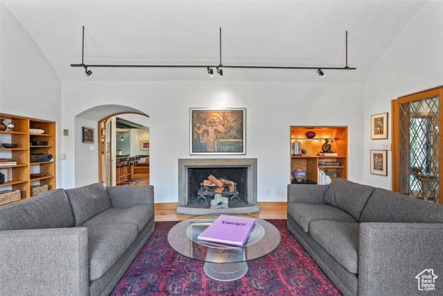 Photo 4 for MLS #2110495 at 243 S Elizabeth St