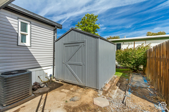 Photo 23 for MLS #2110610 at 562 Lancelot #60