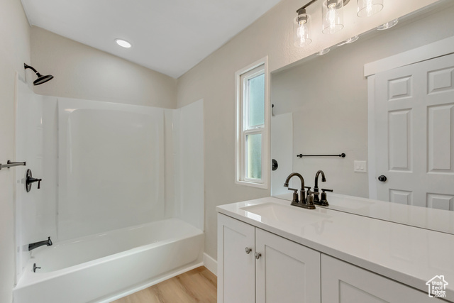 Photo 16 for MLS #2110610 at 562 Lancelot #60