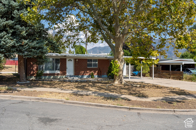 Photo 3 for MLS #2110645 at 1456 Scott Cir