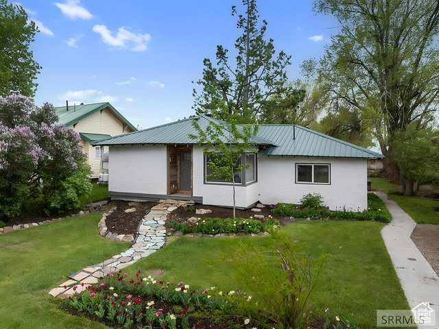 MLS #2110719 - 225 W Kootenai Ave