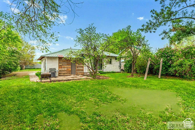 Photo 2 for MLS #2110719 at 225 W Kootenai Ave