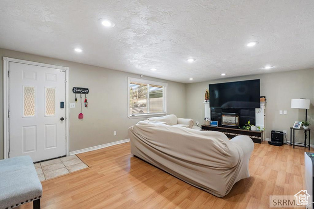 Photo 4 for MLS #2110721 at 145 Tabor Ave
