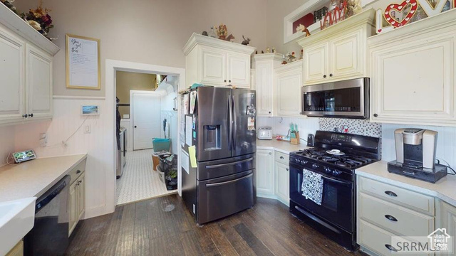 Photo 15 for MLS #2110726 at 3918 E 144 North