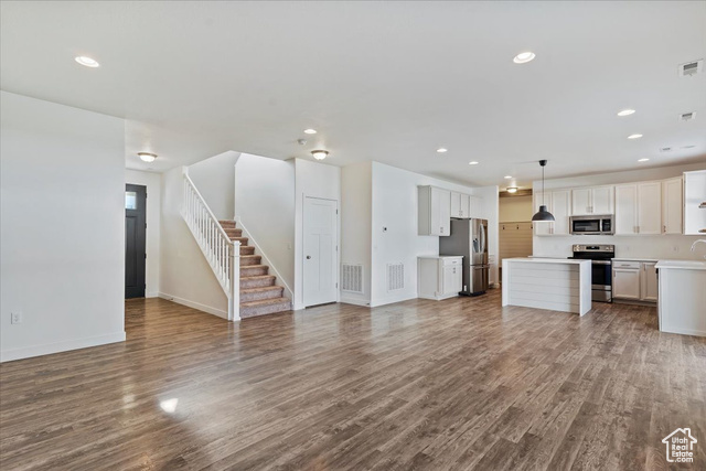 Photo 4 for MLS #2110730 at 3442 S Poplar Ln