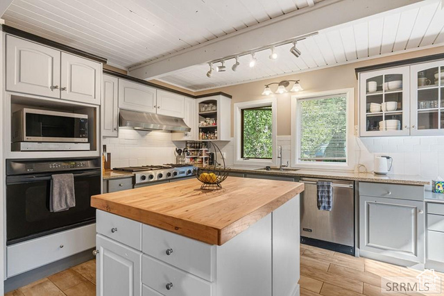 Photo 14 for MLS #2110741 at 493 N 4154 East