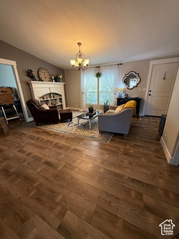Photo 5 for MLS #2110750 at 723 E Rose Ln