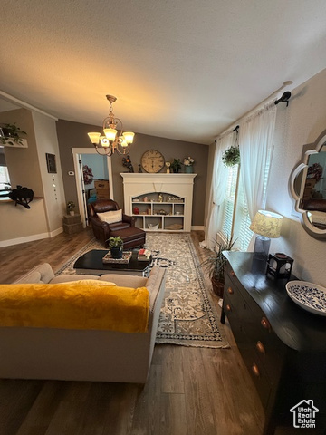 Photo 4 for MLS #2110750 at 723 E Rose Ln