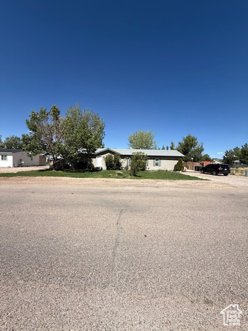 Photo 2 for MLS #2110750 at 723 E Rose Ln