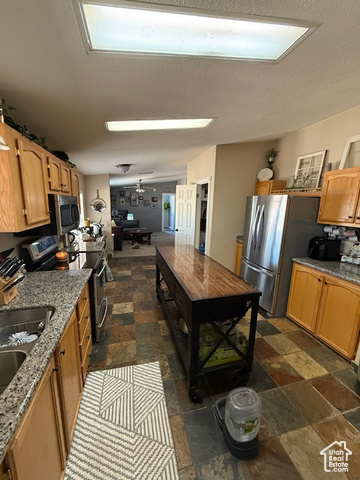 Photo 12 for MLS #2110750 at 723 E Rose Ln