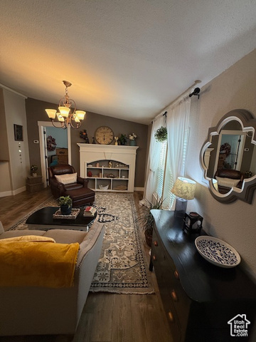Photo 8 for MLS #2110750 at 723 E Rose Ln