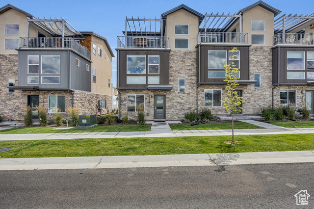 Photo 2 for MLS #2110770 at 1386 Village Green Trl