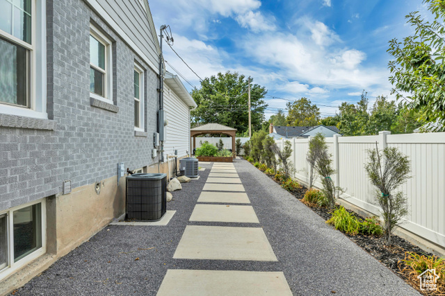 Photo 4 for MLS #2110788 at 2752 E Wardway Dr