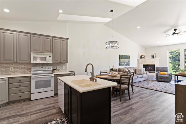 Photo 15 for MLS #2110793 at 212 Roseanne Cir
