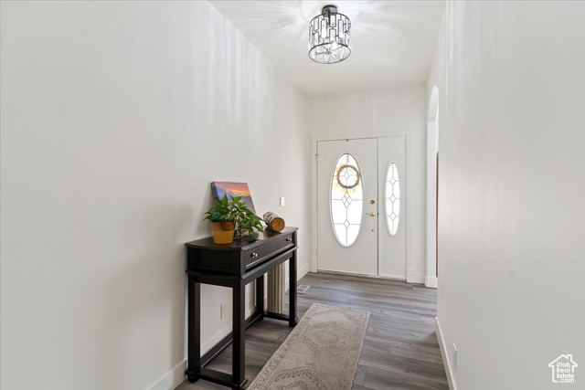 Photo 4 for MLS #2110793 at 212 Roseanne Cir