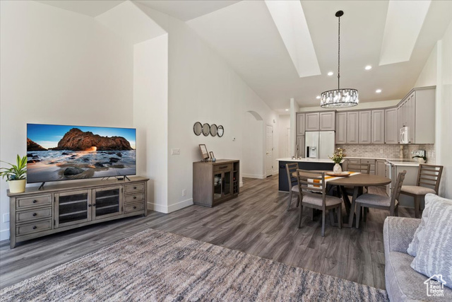 Photo 9 for MLS #2110793 at 212 Roseanne Cir
