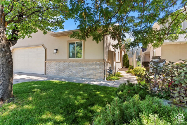 Photo 3 for MLS #2110793 at 212 Roseanne Cir