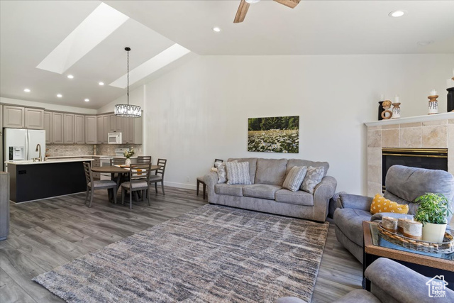 Photo 8 for MLS #2110793 at 212 Roseanne Cir