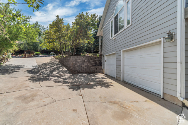 Photo 6 for MLS #2110808 at 2484 Oakridge Dr