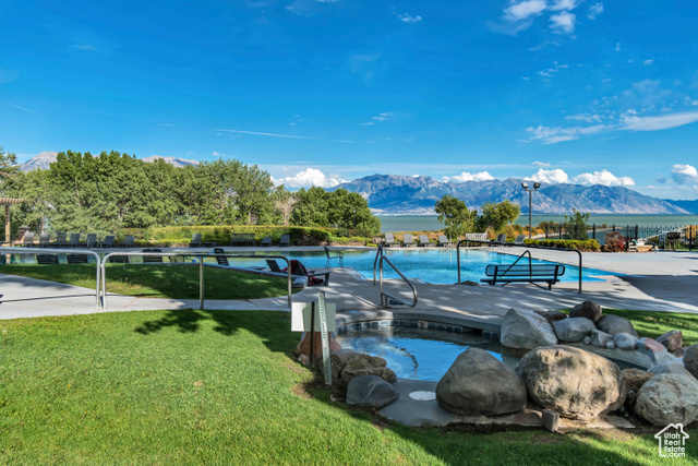 Photo 40 for MLS #2110837 at 812 S Saratoga Dr