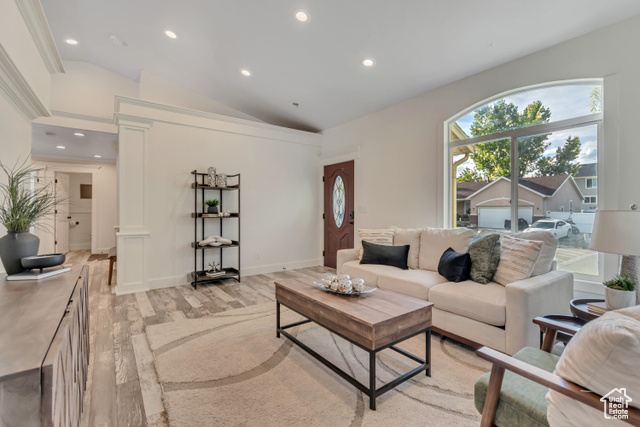 Photo 5 for MLS #2110837 at 812 S Saratoga Dr