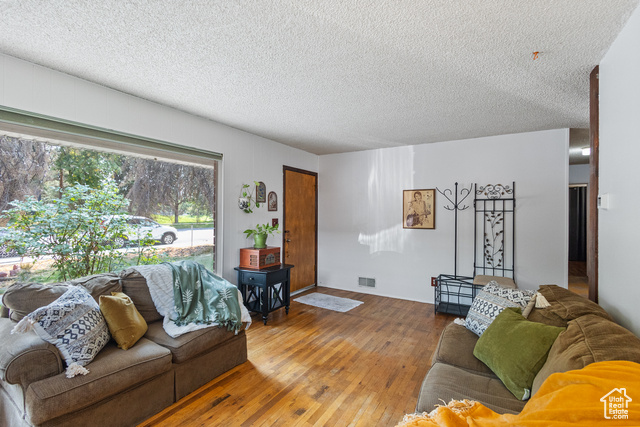 Photo 6 for MLS #2110862 at 1047 E 7800 South