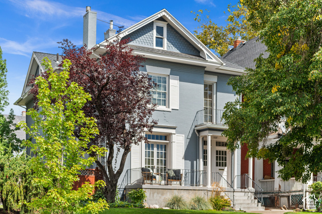 View photos for 1037 E 3rd Ave MLS #2110880 - 1037 E 3rd Ave