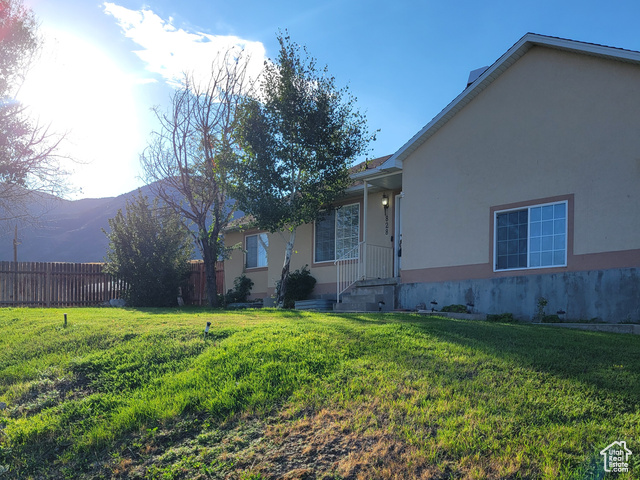 Photo 3 for MLS #2110909 at 828 E Vine St
