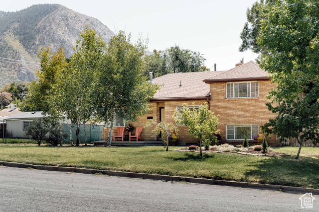 Photo 2 for MLS #2110974 at 1579 Oak St