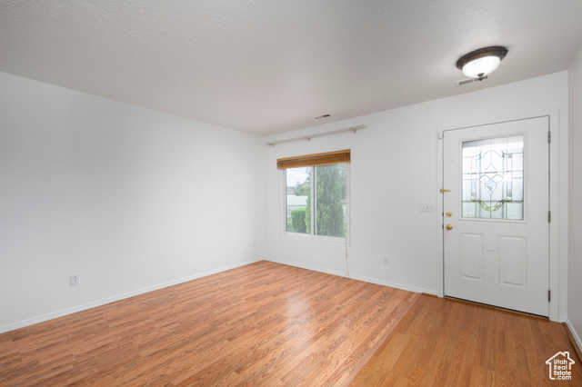Photo 7 for MLS #2111059 at 5546 N Ardennes Way