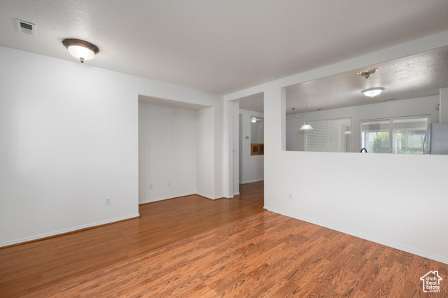 Photo 8 for MLS #2111059 at 5546 N Ardennes Way
