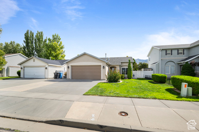 Photo 2 for MLS #2111059 at 5546 N Ardennes Way