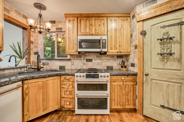 Photo 13 for MLS #2111078 at 131 S Taylor Ave