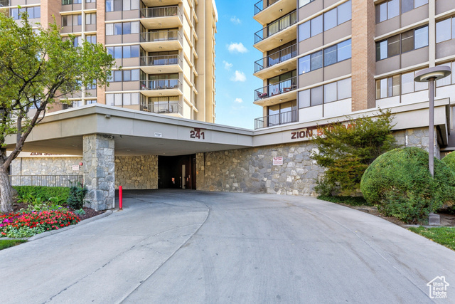 Photo 42 for MLS #2111156 at 241 N Vine St #802E