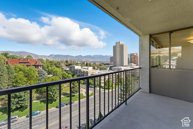 Photo 7 for MLS #2111156 at 241 N Vine St #802E