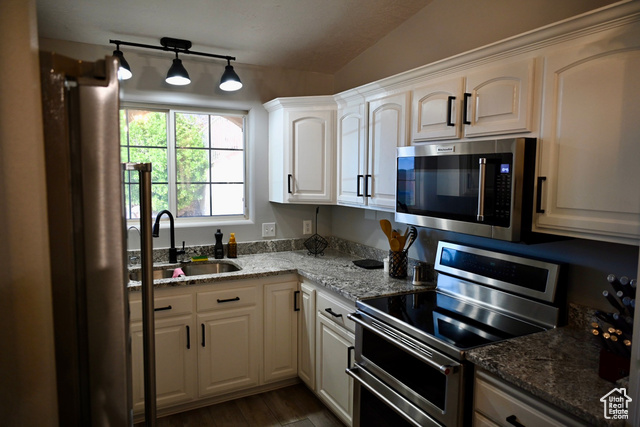 Photo 5 - 250 S Donlee Dr #J, St. George UT 84770