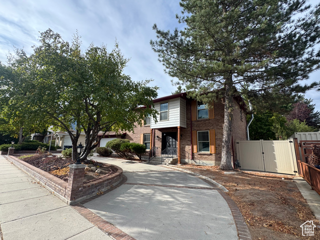 Photo 2 - 2650 E Willow Wick Dr, Sandy UT 84093