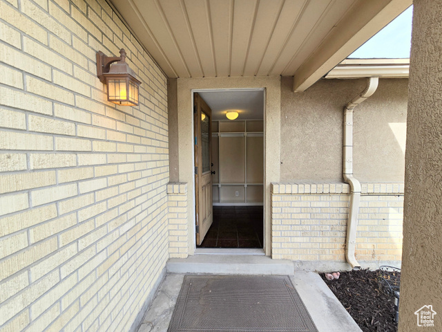 Photo 4 for MLS #2111418 at 5860 Kingston Way