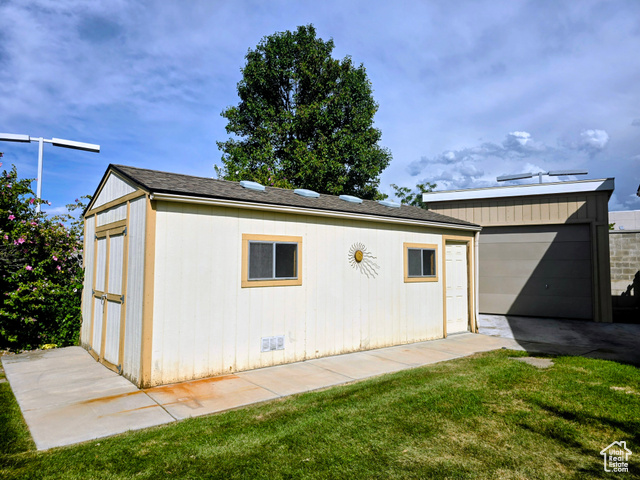 Photo 28 for MLS #2111418 at 5860 Kingston Way