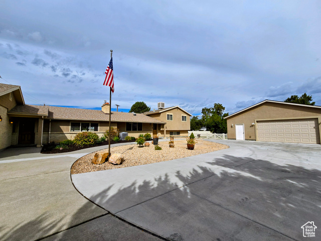 Photo 2 for MLS #2111418 at 5860 Kingston Way