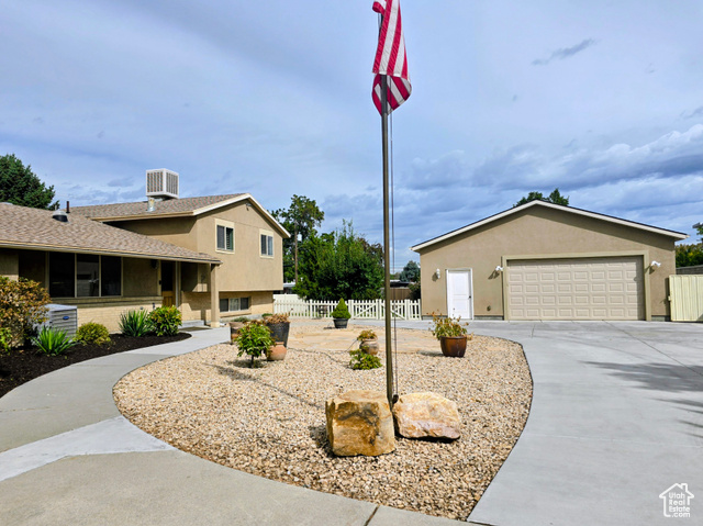 Photo 3 for MLS #2111418 at 5860 Kingston Way