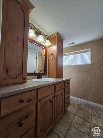 Photo 19 for MLS #2111418 at 5860 Kingston Way