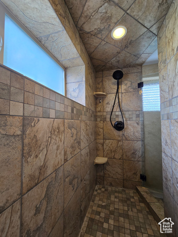 Photo 20 for MLS #2111418 at 5860 Kingston Way