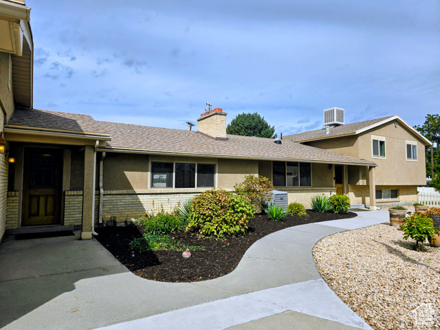 MLS #2111418 - 5860 Kingston Way