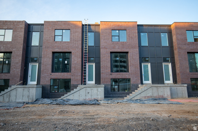 443 W 400 N #201
                     MLS #2111482