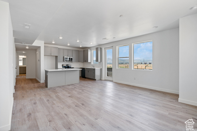 5263 W REVENTON RD, South Jordan UT 84009