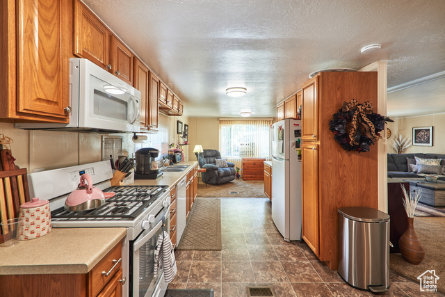 Photo 13 for MLS #2111715 at 1187 E Del Rio St #E003