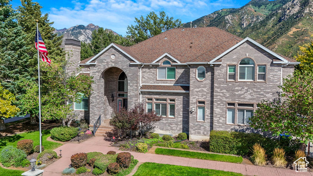 37 WANDERWOOD WAY