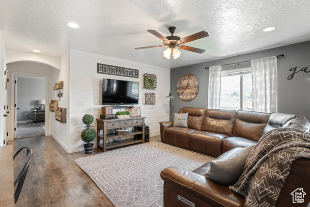Photo 11 for MLS #2111788 at 785 S Peachtree Dr